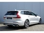 Volvo V60 T6 Recharge AWD R-Design | Elektrisch verstelbare bestuurdersstoel met geheugen | Adaptive Cruise Control & Pilot Assist | Premium Audio Harman & Kardon | Rondomzicht camera | Voorstoelen en stuurwiel verwarmd | Achterbank verwarmd | Trekhaak semi elektrisch | Keyless entry & drive | Dodehoekdetectie met correctie | Apple Carplay & Android Auto | Extra getint glas | Standkachel |