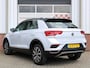 Volkswagen T-Roc 1.5 TSI 150PK Style Business Automaat /NAVI/ACC/Camera/PDC/LED/17'LM/DAB+/Apple carplay/Lane assist/NAP! 1e eig!
