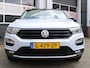 Volkswagen T-Roc 1.5 TSI 150PK Style Business Automaat /NAVI/ACC/Camera/PDC/LED/17'LM/DAB+/Apple carplay/Lane assist/NAP! 1e eig!