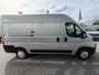 Peugeot Boxer 335 2.0 BlueHDI L2H2 Pro MARGE, airco, cruise, camera, trekhaak, led