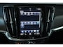 Volvo V90 B4 Inscription | Panoramadak | Harman Kardon Premium Audio | Stoelverwarming | Electrische Semi-Wegklapbare Trekhaak | Head-Up Display | Dealeronderhouden | 360° Parkeercamera | Parkeersensoren voor + achter |
