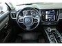 Volvo V90 B4 Inscription | Panoramadak | Harman Kardon Premium Audio | Stoelverwarming | Electrische Semi-Wegklapbare Trekhaak | Head-Up Display | Dealeronderhouden | 360° Parkeercamera | Parkeersensoren voor + achter |