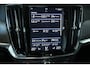Volvo V90 B4 Inscription | Panoramadak | Harman Kardon Premium Audio | Stoelverwarming | Electrische Semi-Wegklapbare Trekhaak | Head-Up Display | Dealeronderhouden | 360° Parkeercamera | Parkeersensoren voor + achter |