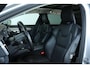 Volvo V90 B4 Inscription | Panoramadak | Harman Kardon Premium Audio | Stoelverwarming | Electrische Semi-Wegklapbare Trekhaak | Head-Up Display | Dealeronderhouden | 360° Parkeercamera | Parkeersensoren voor + achter |