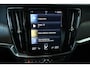 Volvo V90 B4 Inscription | Panoramadak | Harman Kardon Premium Audio | Stoelverwarming | Electrische Semi-Wegklapbare Trekhaak | Head-Up Display | Dealeronderhouden | 360° Parkeercamera | Parkeersensoren voor + achter |