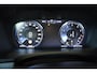 Volvo V90 B4 Inscription | Panoramadak | Harman Kardon Premium Audio | Stoelverwarming | Electrische Semi-Wegklapbare Trekhaak | Head-Up Display | Dealeronderhouden | 360° Parkeercamera | Parkeersensoren voor + achter |