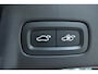 Volvo V90 B4 Inscription | Panoramadak | Harman Kardon Premium Audio | Stoelverwarming | Electrische Semi-Wegklapbare Trekhaak | Head-Up Display | Dealeronderhouden | 360° Parkeercamera | Parkeersensoren voor + achter |