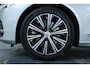 Volvo V90 B4 Inscription | Panoramadak | Harman Kardon Premium Audio | Stoelverwarming | Electrische Semi-Wegklapbare Trekhaak | Head-Up Display | Dealeronderhouden | 360° Parkeercamera | Parkeersensoren voor + achter |