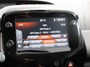 Peugeot 108 1.0 e-VTi Blue Lease Executive Navigatie Apple Carplay/Android Auto Climate Control Camera Lichtmetalen Velgen Lederen stuurwiel