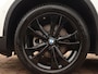 BMW X1 sDrive18i | Handbak | Uniek | PearlWeiss | Leer | Nav | All-black! | Privacy glass