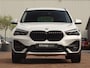 BMW X1 sDrive18i | Handbak | Uniek | PearlWeiss | Leer | Nav | All-black! | Privacy glass