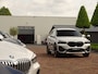 BMW X1 sDrive18i | Handbak | Uniek | PearlWeiss | Leer | Nav | All-black! | Privacy glass