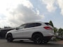 BMW X1 sDrive18i | Handbak | Uniek | PearlWeiss | Leer | Nav | All-black! | Privacy glass