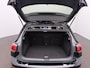 Volkswagen Golf 1.0 eTSI Life Automaat - LED- Camera - Navigatie - ACC - Stoelverwarming - PDC