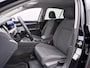 Volkswagen Golf 1.0 eTSI Life Automaat - LED- Camera - Navigatie - ACC - Stoelverwarming - PDC