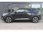 Peugeot e-2008 EV GT 50 kWh | Pano-dak | Trekhaak | Stoelverwarming | Adaptive-cruise | Carplay | SOH 88.4% | All-Season | BLIS |