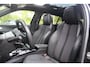 Peugeot e-2008 EV GT 50 kWh | Pano-dak | Trekhaak | Stoelverwarming | Adaptive-cruise | Carplay | SOH 88.4% | All-Season | BLIS |