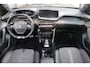 Peugeot e-2008 EV GT 50 kWh | Pano-dak | Trekhaak | Stoelverwarming | Adaptive-cruise | Carplay | SOH 88.4% | All-Season | BLIS |