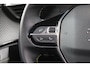 Peugeot e-2008 EV GT 50 kWh | Pano-dak | Trekhaak | Stoelverwarming | Adaptive-cruise | Carplay | SOH 88.4% | All-Season | BLIS |
