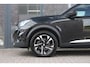 Peugeot e-2008 EV GT 50 kWh | Pano-dak | Trekhaak | Stoelverwarming | Adaptive-cruise | Carplay | SOH 88.4% | All-Season | BLIS |
