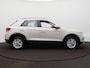 Volkswagen T-Roc 1.5 TSI Life Automaat - LED - Camera - Park Assist - Navigatie - Climatronic - ACC