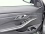 BMW 3-Serie Touring 320i Executive M Sport PANORAMADAK | ADAPTIVE CRUISE | BMW DEALER ONDERHOUDEN | GROOT ONDERHOUD GEHAD | RIJKLAAR | ELEKTRISCHE ACHTERKLEP | CAMERA | STOELVERWARMING | 12 MND BOVAG GARANTIE | APPLE CARPLAY