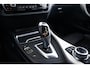 BMW 1-Serie 118i Edition M Sport Shadow High Executive Middenarmsteun - PDC Voor/achter - Cruise Control - Sportstoelen - Elektrisch verstelbare lendensteunen - Elektrisch verwarmde voorstoelen - Navigatiesysteem Business -
