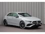 Mercedes-Benz A-klasse 250e AMG | 218PK | Sfeerverlichting | Widescreen | Stuurverwarming | ACC+ | Standkachel | Camera | 2025.