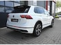 Volkswagen Tiguan 1.4 TSI eHybrid R-Line Business+ 245PK | Pano | Matrix IQ Led | Trekhaak | 360 | Head-Up | ACC | Alcantara | Stoel & Stuurwielverwarming | 20'' | Keyless | Ambient | Digitaal Dash | Carplay / Android Auto | Nav | Flippers