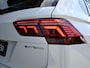 Volkswagen Tiguan 1.4 TSI eHybrid R-Line Business+ 245PK | Pano | Matrix IQ Led | Trekhaak | 360 | Head-Up | ACC | Alcantara | Stoel & Stuurwielverwarming | 20'' | Keyless | Ambient | Digitaal Dash | Carplay / Android Auto | Nav | Flippers