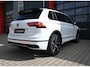 Volkswagen Tiguan 1.4 TSI eHybrid R-Line Business+ 245PK | Pano | Matrix IQ Led | Trekhaak | 360 | Head-Up | ACC | Alcantara | Stoel & Stuurwielverwarming | 20'' | Keyless | Ambient | Digitaal Dash | Carplay / Android Auto | Nav | Flippers