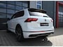 Volkswagen Tiguan 1.4 TSI eHybrid R-Line Business+ 245PK | Pano | Matrix IQ Led | Trekhaak | 360 | Head-Up | ACC | Alcantara | Stoel & Stuurwielverwarming | 20'' | Keyless | Ambient | Digitaal Dash | Carplay / Android Auto | Nav | Flippers