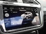 Volkswagen Tiguan 1.4 TSI eHybrid R-Line Business+ 245PK | Pano | Matrix IQ Led | Trekhaak | 360 | Head-Up | ACC | Alcantara | Stoel & Stuurwielverwarming | 20'' | Keyless | Ambient | Digitaal Dash | Carplay / Android Auto | Nav | Flippers