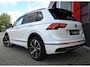 Volkswagen Tiguan 1.4 TSI eHybrid R-Line Business+ 245PK | Pano | Matrix IQ Led | Trekhaak | 360 | Head-Up | ACC | Alcantara | Stoel & Stuurwielverwarming | 20'' | Keyless | Ambient | Digitaal Dash | Carplay / Android Auto | Nav | Flippers