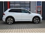 Volkswagen Tiguan 1.4 TSI eHybrid R-Line Business+ 245PK | Pano | Matrix IQ Led | Trekhaak | 360 | Head-Up | ACC | Alcantara | Stoel & Stuurwielverwarming | 20'' | Keyless | Ambient | Digitaal Dash | Carplay / Android Auto | Nav | Flippers