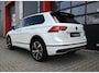 Volkswagen Tiguan 1.4 TSI eHybrid R-Line Business+ 245PK | Pano | Matrix IQ Led | Trekhaak | 360 | Head-Up | ACC | Alcantara | Stoel & Stuurwielverwarming | 20'' | Keyless | Ambient | Digitaal Dash | Carplay / Android Auto | Nav | Flippers