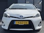 Toyota Yaris 1.5 Full Hybrid Dynamic Pano,Navi,Camera,Clima,Cruise,Halfleder,PDC V+A,5 Deurs,N.A.P,Lm velgen,Apk tot 04-2027