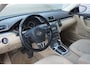 Volkswagen Passat Variant 1.4 TSI Highline BlueMotion AUTOMAAT - Climate / Navi / Cruise / Parkeers. / Stoelverw. / Lm velgen