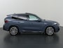 BMW iX1 eDrive20 67 kWh | M-Pakket | SOH 98% | Harman/Kardon | Ele. verstelbare stoelen + Geheugen | Panoramdak | Sportstoelen | Curved Display | 360 Camera | Trekhaak | HUD |