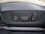 BMW iX1 eDrive20 67 kWh | M-Pakket | SOH 98% | Harman/Kardon | Ele. verstelbare stoelen + Geheugen | Panoramdak | Sportstoelen | Curved Display | 360 Camera | Trekhaak | HUD |