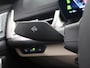 BMW iX1 eDrive20 67 kWh | M-Pakket | SOH 98% | Harman/Kardon | Ele. verstelbare stoelen + Geheugen | Panoramdak | Sportstoelen | Curved Display | 360 Camera | Trekhaak | HUD |
