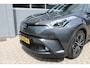 Toyota C-HR / C-HR+ 1.8 Hybrid Dynamic | NL Auto Boekjes | Trekhaak | Parkeersensoren | JBL Soundsysteem.
