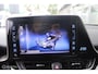 Toyota C-HR / C-HR+ 1.8 Hybrid Dynamic | NL Auto Boekjes | Trekhaak | Parkeersensoren | JBL Soundsysteem.