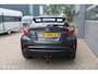 Toyota C-HR / C-HR+ 1.8 Hybrid Dynamic | NL Auto Boekjes | Trekhaak | Parkeersensoren | JBL Soundsysteem.