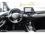Toyota C-HR / C-HR+ 1.8 Hybrid Dynamic | NL Auto Boekjes | Trekhaak | Parkeersensoren | JBL Soundsysteem.