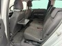 Peugeot 5008 1.6 VTi Acces 5p. Trekhaak, Buitenspiegels elektrisch verstel- en verwarmbaar, Cruise control, Hill hold functie, Elektronisch Stabiliteits Programma. Anti doorSlip Regeling. Ruime auto, heel veel kofferruimte, zuinig, Geschikt voor caravan/trekwerk, Hoge instap en veel rijcomfort.