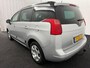Peugeot 5008 1.6 VTi Acces 5p. Trekhaak, Buitenspiegels elektrisch verstel- en verwarmbaar, Cruise control, Hill hold functie, Elektronisch Stabiliteits Programma. Anti doorSlip Regeling. Ruime auto, heel veel kofferruimte, zuinig, Geschikt voor caravan/trekwerk, Hoge instap en veel rijcomfort.