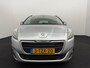 Peugeot 5008 1.6 VTi Acces 5p. Trekhaak, Buitenspiegels elektrisch verstel- en verwarmbaar, Cruise control, Hill hold functie, Elektronisch Stabiliteits Programma. Anti doorSlip Regeling. Ruime auto, heel veel kofferruimte, zuinig, Geschikt voor caravan/trekwerk, Hoge instap en veel rijcomfort.