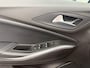 Opel Grandland X 1.2 Turbo Innovation Trekhaak, Apple Carplay/Android Auto, Cruise control, leer, elecstoelverst,  Parkeersensor voor en achter, Dodehoek detector, Rijstrooksensor met correctie Moderne en ruime SUV, Trekhaak aanwezig, Comfortabele hoge zit, Ruime kofferbak en veel binnenruimte.