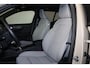 Volvo EX40 Performance Ultra 82 kWh - Panorama/schuifdak - IntelliSafe Assist & Surround - 360º Camera - Harman/Kardon audio - Verwarmde voorstoelen, stuur & achterbank - Parkeersensoren voor & achter - Elektr. bedienb. voorstoelen met geheugen links - Draadloze tel. lader - Warmtepomp - Extra getint glas - Inklapbare trekhaak - 19' LMV